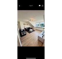 Duisburg- Renovierte, lichtdurchflutete 2,5 Zimmer Wohnung