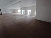 Foto - 325m² Halle mit Rolltor und Laderampe zu vermieten