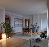 Helle 3 12 Zimmer-Dachgeschoss-Wohnung mit Loggia in Bindlach