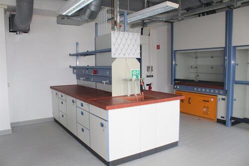 Foto - verschiedene Laborräume im ChemiePark Bitterfeld-Wolfen Areal A