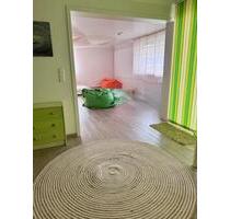 All-inclusive, farbenfroh & möbliert: Große Wohnung in Mürwik - Flensburg Fruerlund