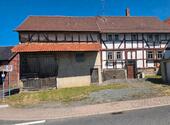 Foto - Scheune, zwei Garagen, Garten u. renovierungsbedürftiges Wohnhaus