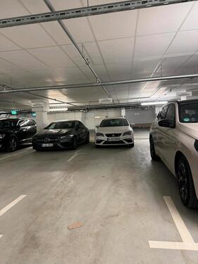 Foto - Tiefgaragenstellplatz (Einfahrtshöhe max. 200 cm); Wo.-u.Gesch.h