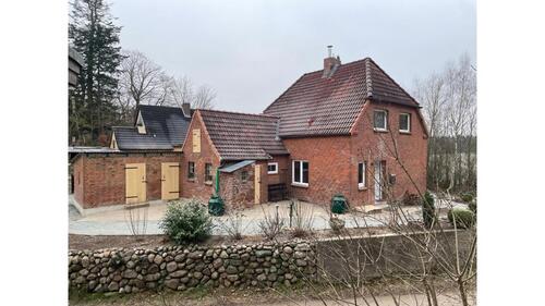Foto - Haus mit Garten und Einstieg ins Naturschutzgebiet