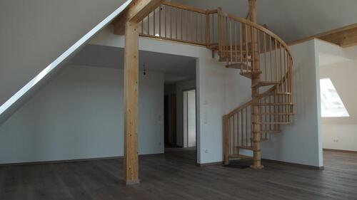 Foto - Großzügige Galeriewohnung mit 3,5 Zimmer im DG