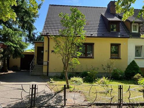 Foto - Doppelhaushälfte mit Vollkeller, Garage und großem Grundstück