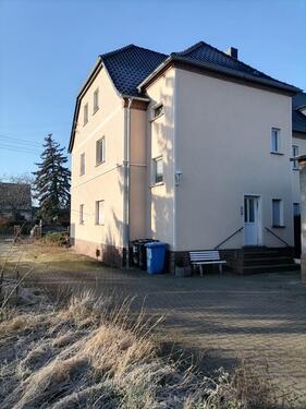 Foto - Zweifamilienhaus mit großem Nebengebäude und Pool