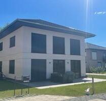 Traumhafte 4 Raumwohnung mit Garten in einer Villa 