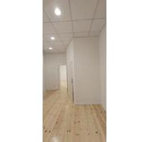 Helle EG-Bürofläche mit neuem Dielenboden direkt am S-Bahnhof Strausberg