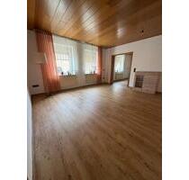 Helle 5 Zimmer Wohnung mit Balkon in 91489 Wilhelmsdorf