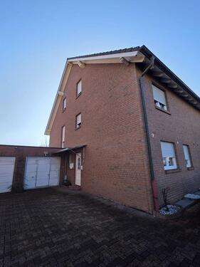 Foto - Gepflegte Doppelhaushälfte mit großem Garten,Garage & Stellplätze