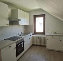 Frisch renovierte: helle, freundliche 2-Zimmer-Dachgeschoßwohnung - Erlangen Alterlangen