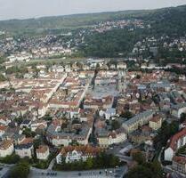 Möbliertes Apartment im Dachgeschoss. Zentrale Lage. Sofort beziehbar! - Meiningen