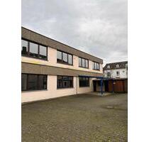 Industrie-, Lager- oder Handwerkerhalle ebenerdig mit Rolltor - Ölbronn-Dürrn