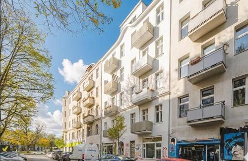 Foto - Bezugsfrei: 4-Zimmer, Stuck, Südbalkon, Wanne, 2. OG