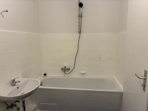 Foto - **BEREIT für den EINZUG** Frisch renoviert und lichtdurchflutet!