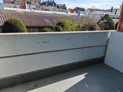 Foto - 1,5 ZW STUDIO NEU GESTRICHEN BALKON EBK BAD LAUFNAH UNI KLINIK ROSSMANN REWE EIFLER TEDI PENNY ÖVNP FLUGHAFENBUS S BAHN LYONERSTR