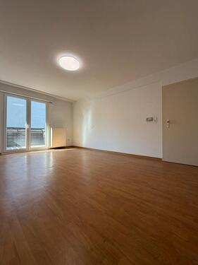 Foto - Gepflegte 3-Zimmer-Wohnung im Erdgeschoss mit Balkon und Carport