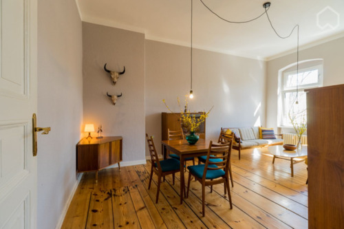 Foto - Bezugsfrei! 2-Zi-Altbauwohnung mit Dielen & Möblierung – 58m² – p