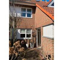 1A Lage, RMH mit Einbauküche, Fußbodenheizung, Stellplatz, Garage - Isernhagen