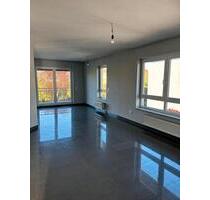 Schöne Wohnung mit separatem Eingang, EBK und großem Balkon - Saarlouis