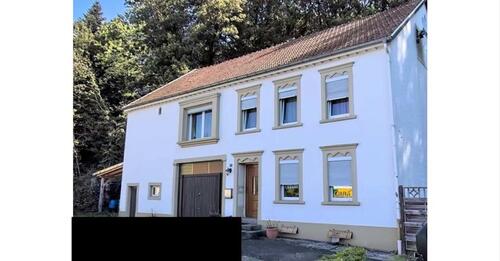 Foto - Sanierungsbedürftiges Haus mit großem Grundstück
