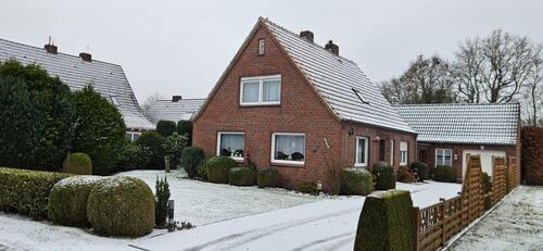 Foto - Charmantes Haus mit Werkstatt, Garage & Traumgarten in Aurich