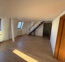 Helle 3-Raum-Maisonette-Wohnung im Zentrum von Auma mit EBK und Stellplatz-Möglichkeit - Auma-Weidatal