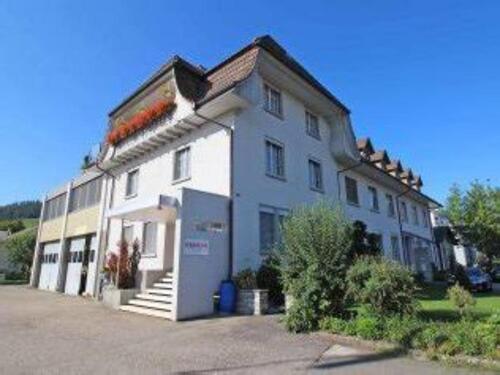 Foto - Gewerbeobjekt Wohnhaus - stark sanierungsbedürftig, 5 Wohnungen