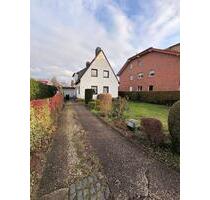 Zweifamilienhaus mit Garten, Nebengebäude & Garage in Kreuzau