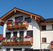 Moderne 2-Zimmer-Wohnung (89m²) mit Bergblick, Zentrum Bad Endorf