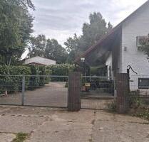Einfamilienhaus mit Einliegerwohnung und Halle in Velgast