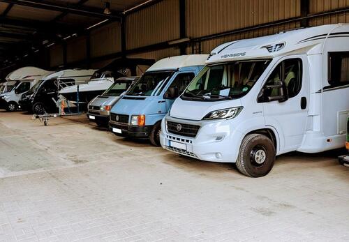 Foto - Winterstellplatz Stellplatz Garage Halle in Gransee - Wohnmobil Oldtimer Boot usw