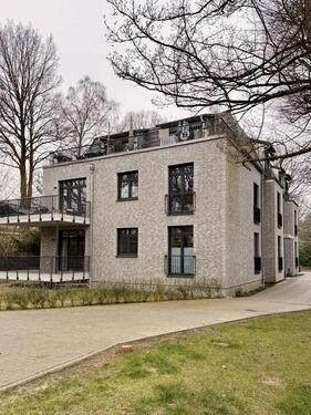 Foto - Exklusive 3-Zimmer-Wohnung mit Balkon und 2 Stellplätzen in Hamburg-Wellingsbüttel