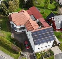 Zweifamilienhaus mit Gewerbeteil in länd. Lage mit großem Garten - Vogtei