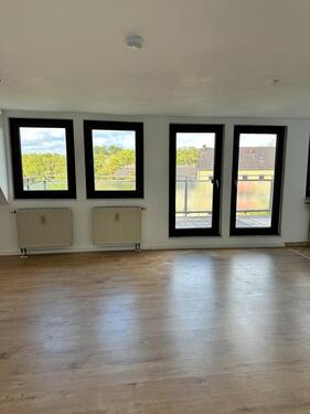 Foto - Große Terrasse mit 2 ZimmerWohnkücheDieleBad