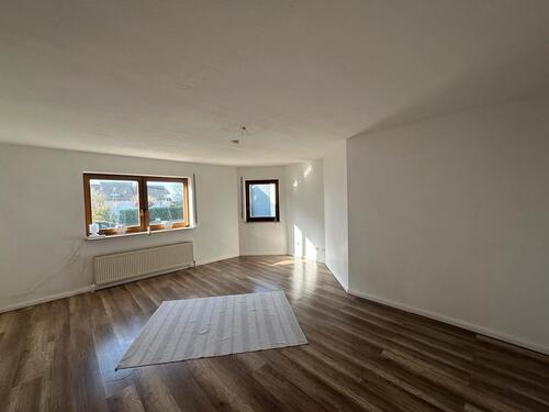 Foto - 1ZKB-Erdgeschosswohnung mit PKW-Stellplatz und separatem Eingang.