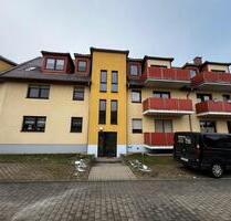 Wunderschöne, helle EG-2 Raumwohnung mit Balkon in ruhiger Lage mit Stellplatz - Döbeln