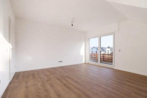Foto - *Föhren* sanierte 3 ZKB Dachgeschosswohnung mit Balkon in guter Lage!