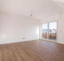 *Föhren* sanierte 3 ZKB Dachgeschosswohnung mit Balkon in guter Lage!