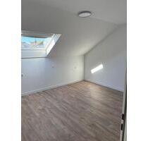 Helle 2-Zimmer-Dachgeschosswohnung mit Balkon in Leutenbach