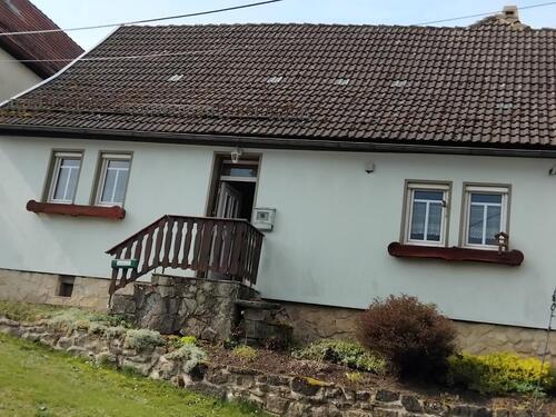 Foto - Haus mit viel Nebengelass und großem Garten