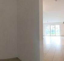 Moderne EG Wohnung mit eigenem Garten (barrierefrei, neuwertig) - Dittelbrunn