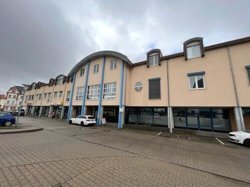Foto - Helle und moderne 3 Raumwohnung im DG mit Einbauküche in zentraler Lage