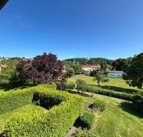 Einfamilienhaus Zweifamilienhaus freistehend, mit Garagen - Burgwald