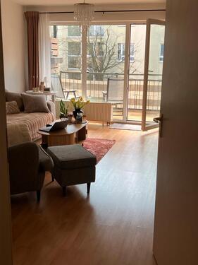 Foto - Selten! Ruh. 2-ZWG, Aufzug, Südbalkon, Mod EBK, 2.OG, Zentrum