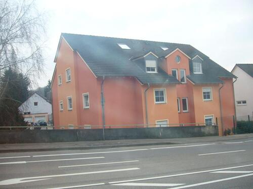 Foto - Neuwertige ET Wohnung mit versetzter Wohnebene