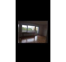 Helle 3-Zimmer Wohnung im 7. OG mit Balkon in Neu-Isenburg