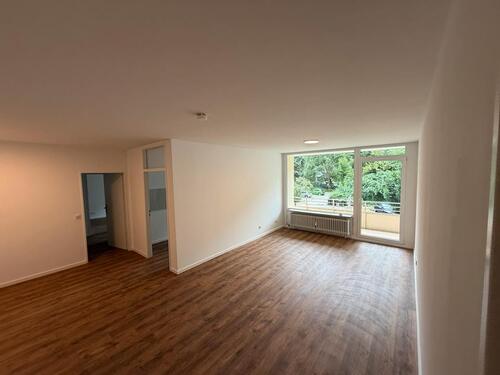 Foto - Kernsanierte 3-Zimmer-Wohnung mit Balkon in ruhiger Lage
