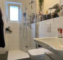 Zum 15.12 - EG-Wohnung, modern, saniert, neues Bad, Möbelübernahme möglich - Düsseldorf Stadtbezirk 9